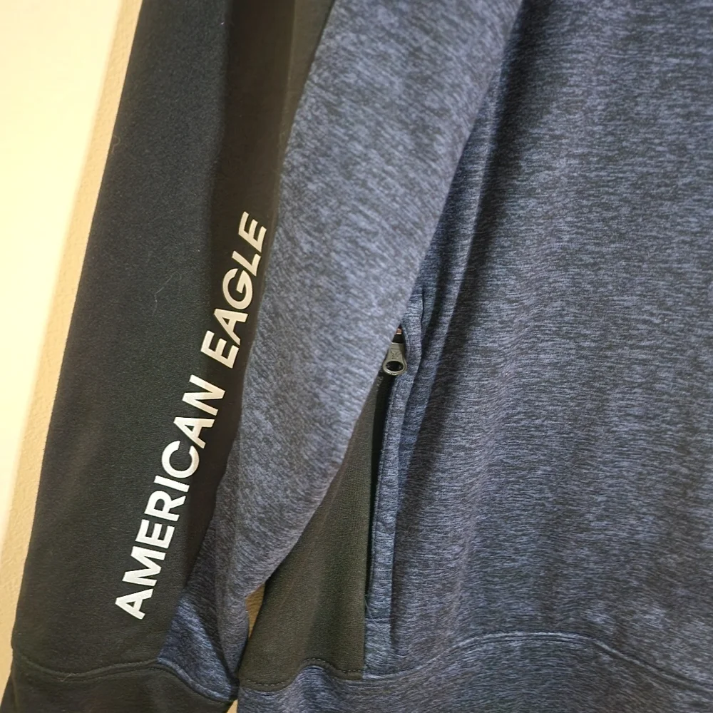 American Eagle Outfitters Men's Blue and Black Golf Jacket XL